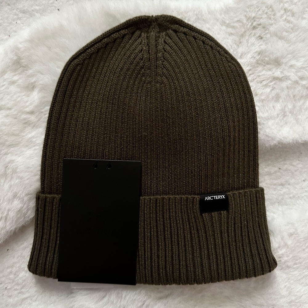 Arc’teryx Skaha Toque Army Green  Lightweight Rib Knit Beanie Hat